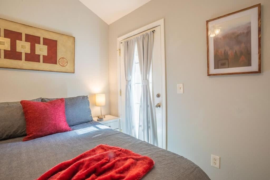 Sasquatch Lodge E Sleeps 13 Гатлинбург Экстерьер фото