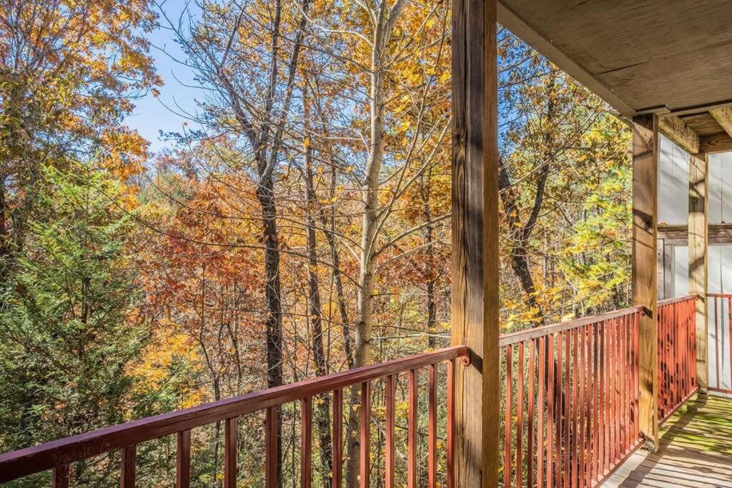 Sasquatch Lodge E Sleeps 13 Гатлинбург Экстерьер фото