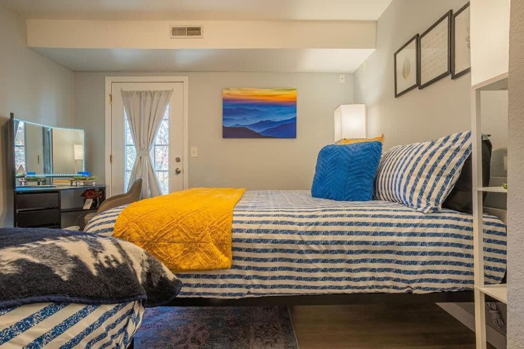 Sasquatch Lodge E Sleeps 13 Гатлинбург Экстерьер фото