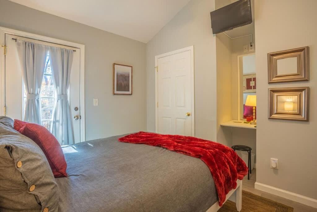 Sasquatch Lodge E Sleeps 13 Гатлинбург Экстерьер фото