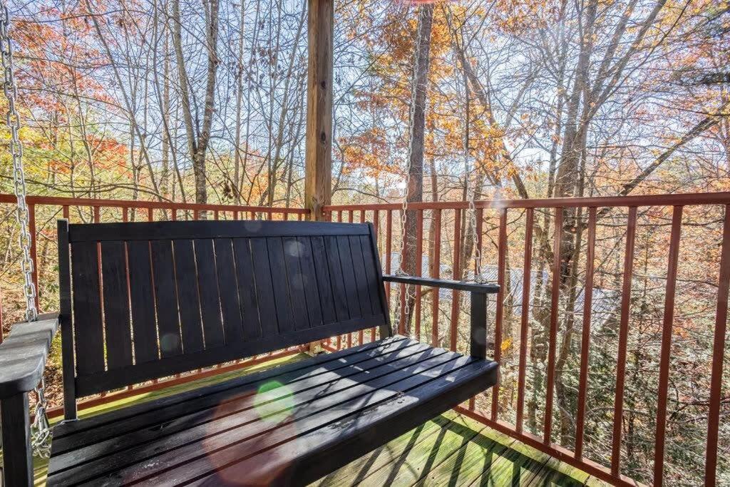 Sasquatch Lodge E Sleeps 13 Гатлинбург Экстерьер фото