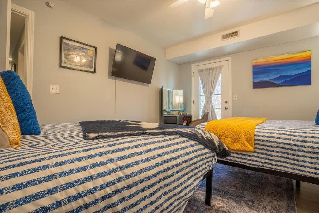 Sasquatch Lodge E Sleeps 13 Гатлинбург Экстерьер фото