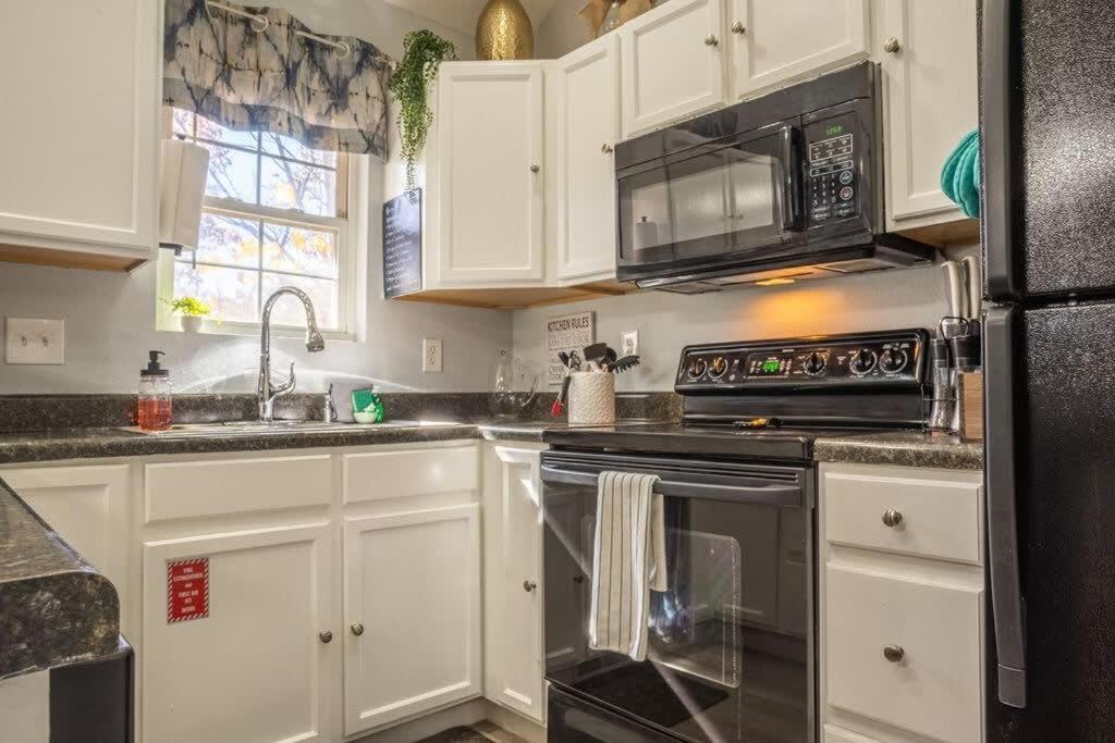 Sasquatch Lodge E Sleeps 13 Гатлинбург Экстерьер фото